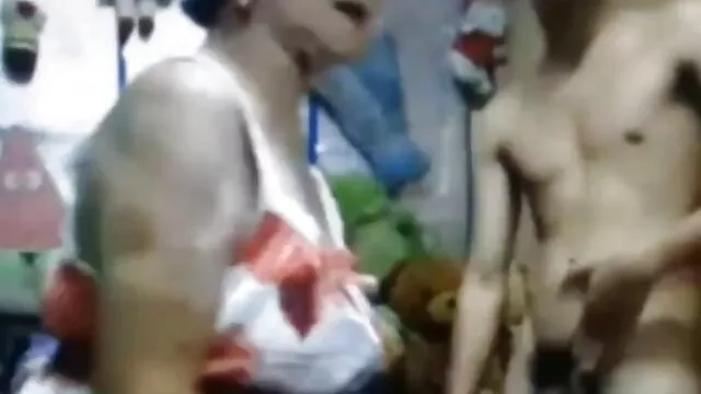 روی کاناپه xnxxلز زوری با کتی گلد شایان ستایش از 18 VideoZ