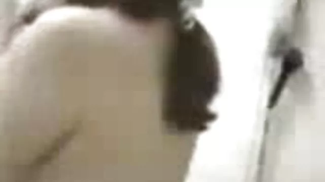 بنگ تراشیده شده با پوست شاخدار Canela از FreeUse MILF پورن زوری